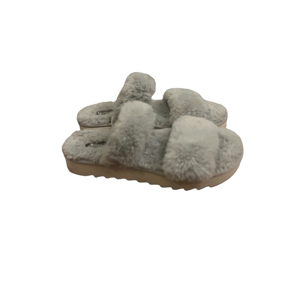 KOOLABURRA Fluff Shearling Buckle Slipper Sandals Gray Size 6 - Picture 1 of 9